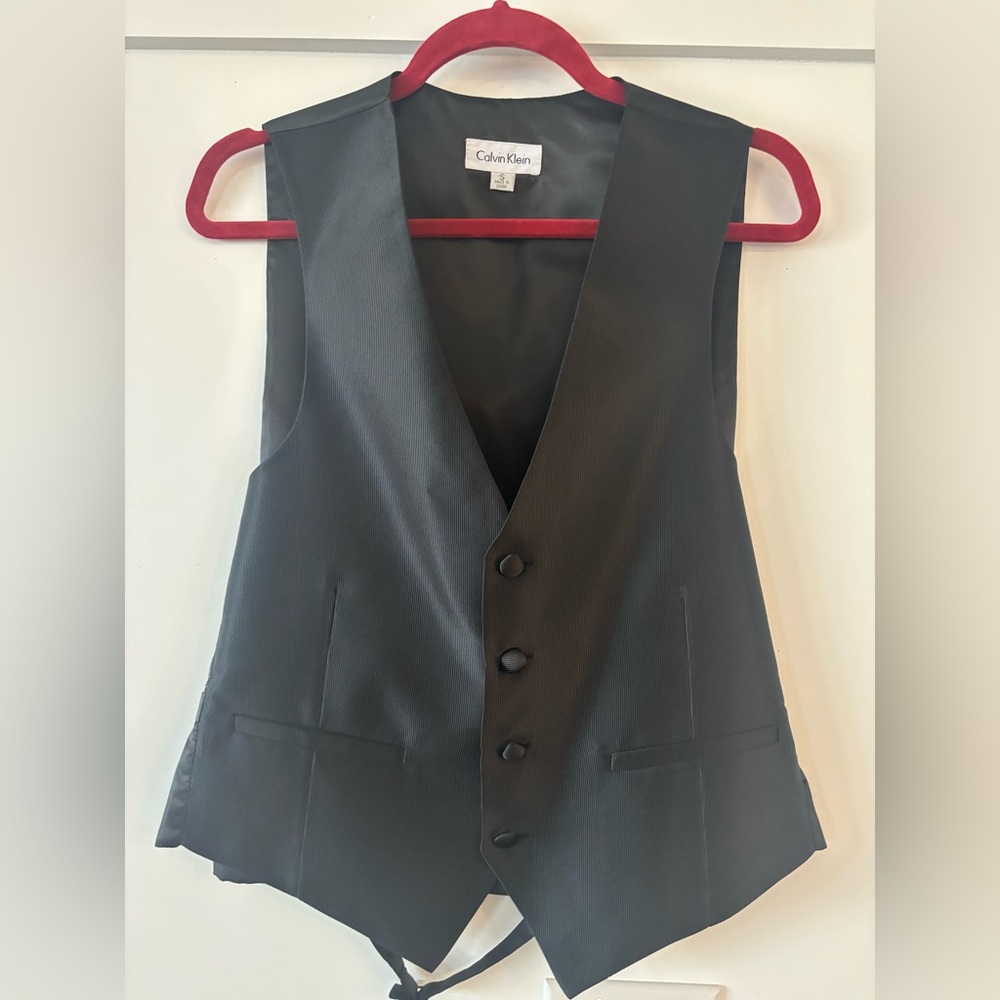 Calvin Klein Gray Vest with Red Accents Mens size small